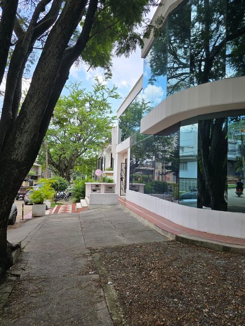Local en arriendo en Santa Monica, Cali, 400 m² · foto 3 de 23
