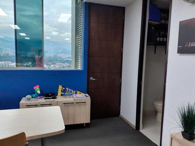 Oficina en arriendo en El Poblado, Medellín, 92 m² · foto 7 de 11