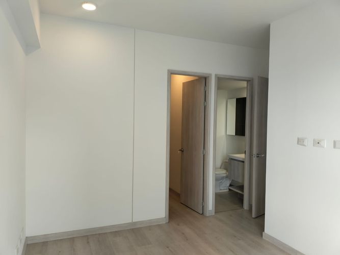 Apartamento de 2 alcobas en arriendo en El Poblado, Medellín, 63 m² · foto 3 de 17