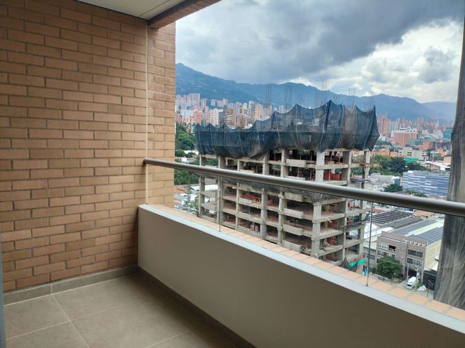 Apartamento de 2 alcobas en arriendo en El Poblado, Medellín, 63 m² · foto 2 de 17
