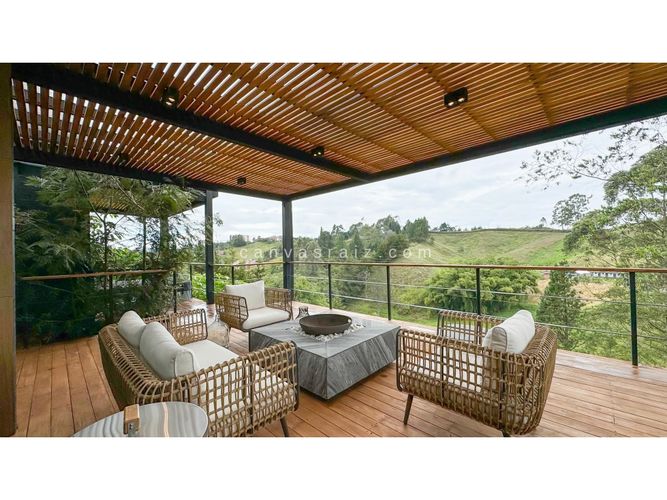 Casa de 3 alcobas en venta en El Carmin, Rionegro, 220 m² · foto 3 de 18