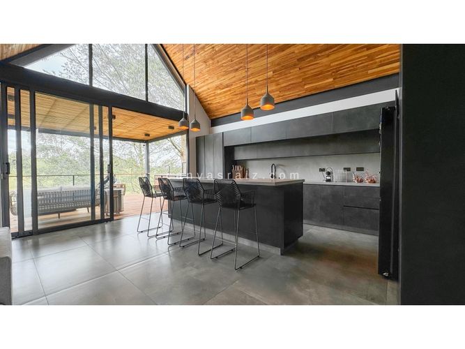 Casa de 3 alcobas en venta en El Carmin, Rionegro, 220 m² · foto 6 de 18