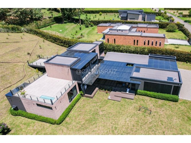 Casa de 4 alcobas en venta en San Miguel, La Ceja, 455 m² · foto 2 de 24