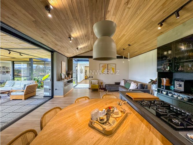 Casa de 4 alcobas en venta en San Miguel, La Ceja, 455 m² · foto 3 de 24