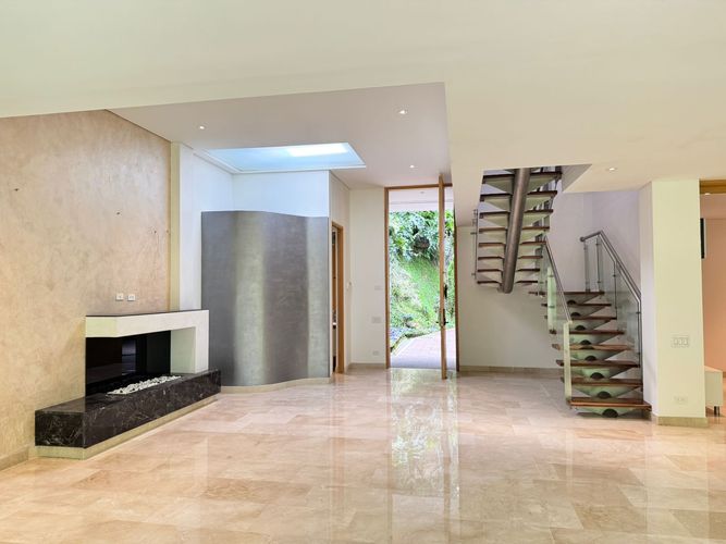 Casa de 3 alcobas en arriendo en Loma Benedictinos, Envigado, 338 m² · foto 5 de 19