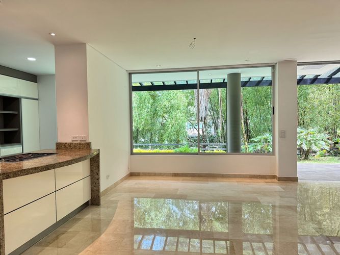 Casa de 3 alcobas en arriendo en Loma Benedictinos, Envigado, 338 m² · foto 9 de 19