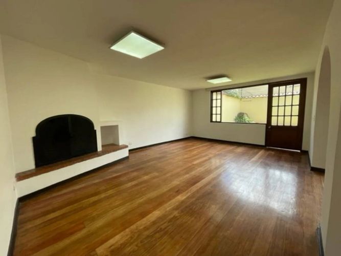 Casa en venta en Santa Ana, Bogotá · foto 2 de 20
