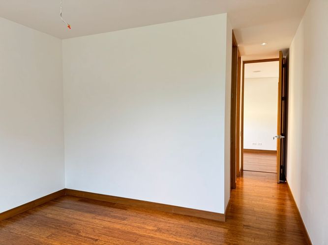 Casa de 3 alcobas en arriendo en Loma Benedictinos, Envigado, 340 m² · foto 13 de 19