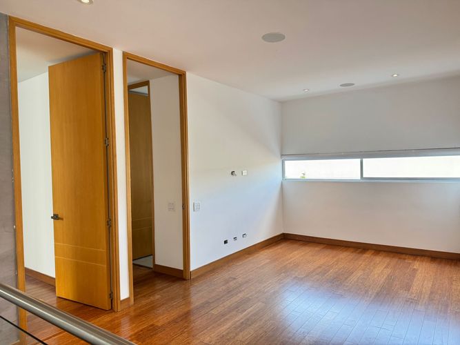 Casa de 3 alcobas en arriendo en Loma Benedictinos, Envigado, 340 m² · foto 14 de 19