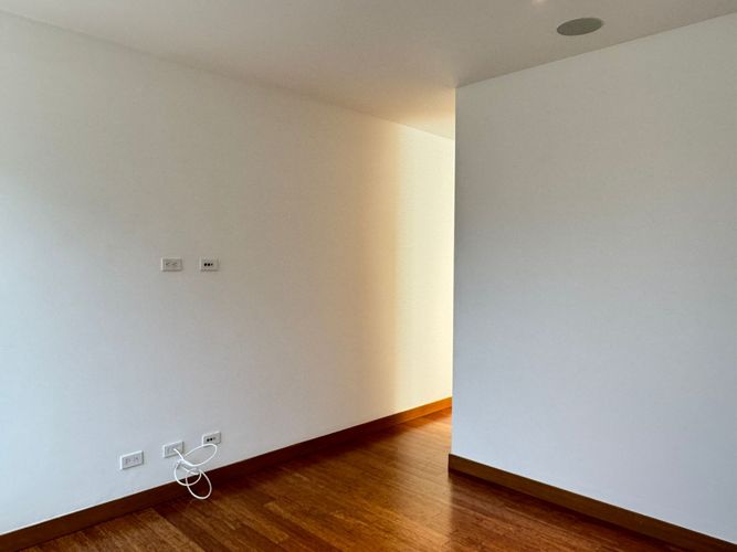 Casa de 3 alcobas en arriendo en Loma Benedictinos, Envigado, 340 m² · foto 12 de 19