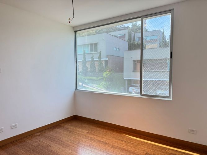 Casa de 3 alcobas en arriendo en Loma Benedictinos, Envigado, 340 m² · foto 15 de 19