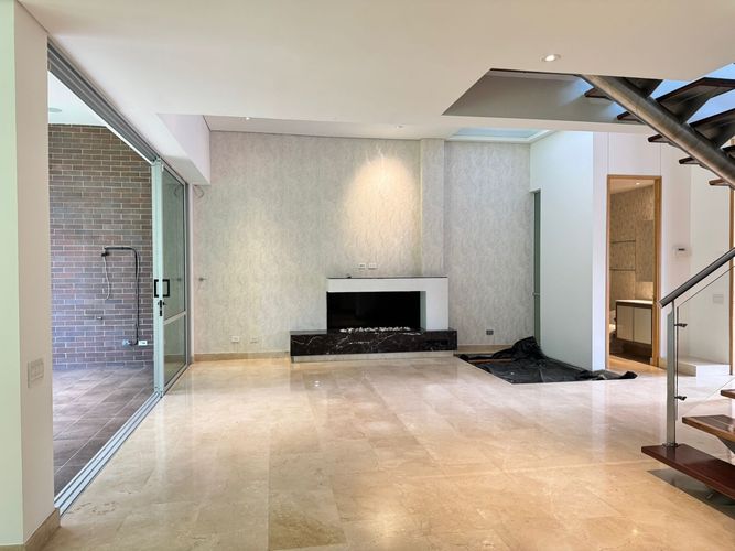 Casa de 3 alcobas en arriendo en Loma Benedictinos, Envigado, 340 m² · foto 5 de 19