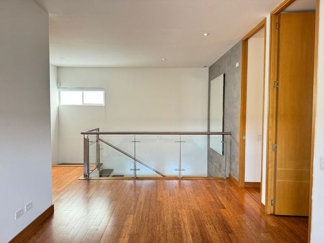 Casa de 3 alcobas en arriendo en Loma Benedictinos, Envigado, 340 m² · foto 7 de 19