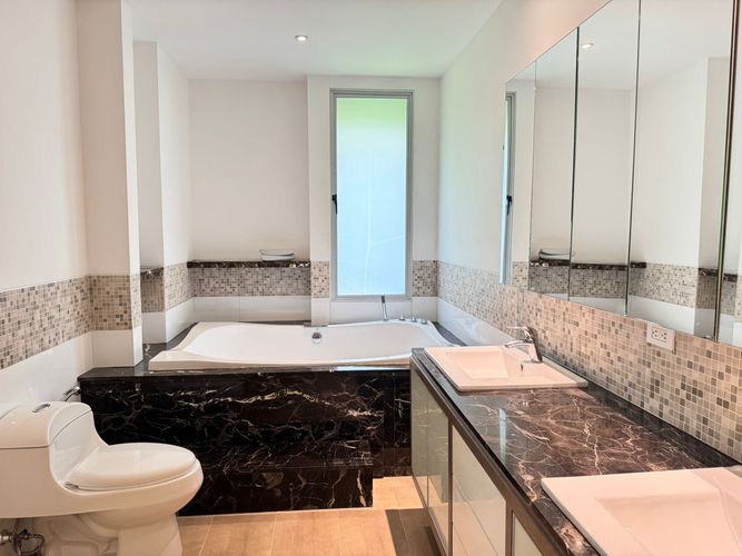 Casa de 3 alcobas en arriendo en Loma Benedictinos, Envigado, 340 m² · foto 18 de 19