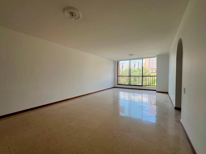 Apartamento de 3 alcobas en arriendo en El Poblado, Medellín, 125 m² · foto 2 de 13