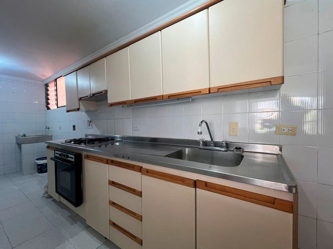 Apartamento de 3 alcobas en arriendo en El Poblado, Medellín, 125 m² · foto 4 de 13