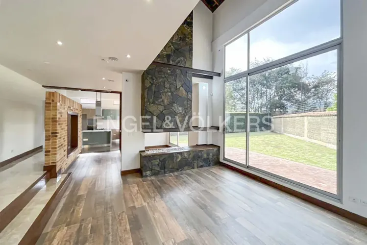 Casa de 4 alcobas en arriendo en Calahorra, Cajicá, 400 m² · foto 2 de 20