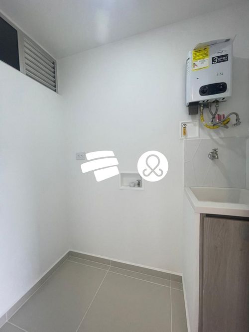 Apartamento en venta en Zona Industrial No. 1, Itagüí · foto 5 de 17
