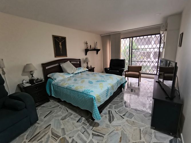 Apartamento de 4 alcobas en venta en Santa Teresita, Cali, 275 m² · foto 14 de 24