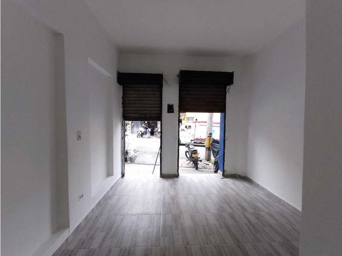 Local en arriendo en Bombona No.1, Medellín, 15 m² · foto 2 de 6