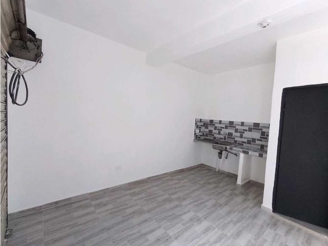 Local en arriendo en Bombona No.1, Medellín, 15 m² · foto 3 de 6
