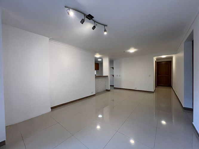 Apartamento de 3 alcobas en arriendo en El Diamante No. 2, Medellín, 87 m² · foto 9 de 16