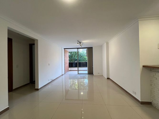 Apartamento de 3 alcobas en arriendo en El Diamante No. 2, Medellín, 87 m² · foto 3 de 16