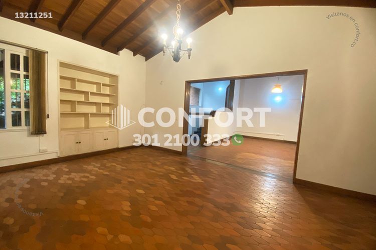Casa de 3 alcobas en arriendo en Lalinde, Medellín, 527 m² · foto 2 de 24
