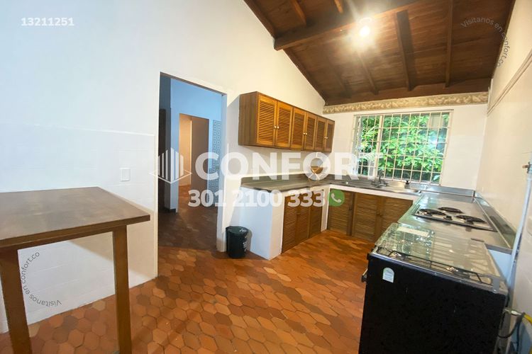 Casa de 3 alcobas en arriendo en Lalinde, Medellín, 527 m² · foto 9 de 24