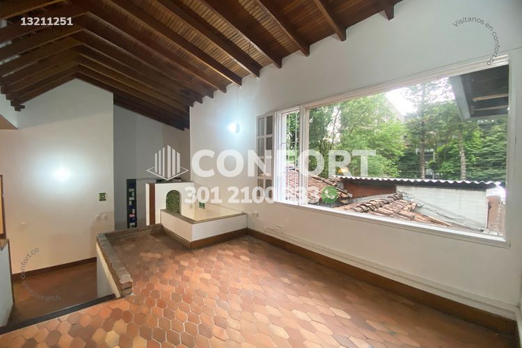 Casa de 3 alcobas en arriendo en Lalinde, Medellín, 527 m² · foto 11 de 24