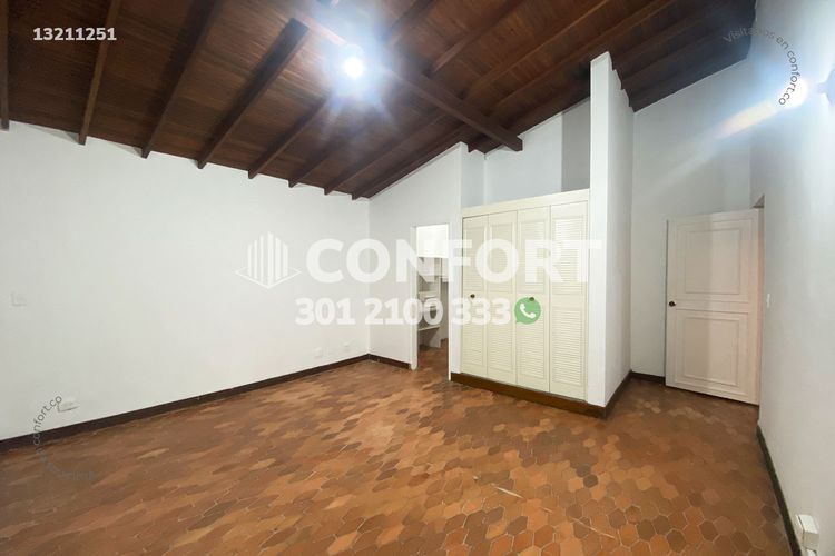 Casa de 3 alcobas en arriendo en Lalinde, Medellín, 527 m² · foto 19 de 24