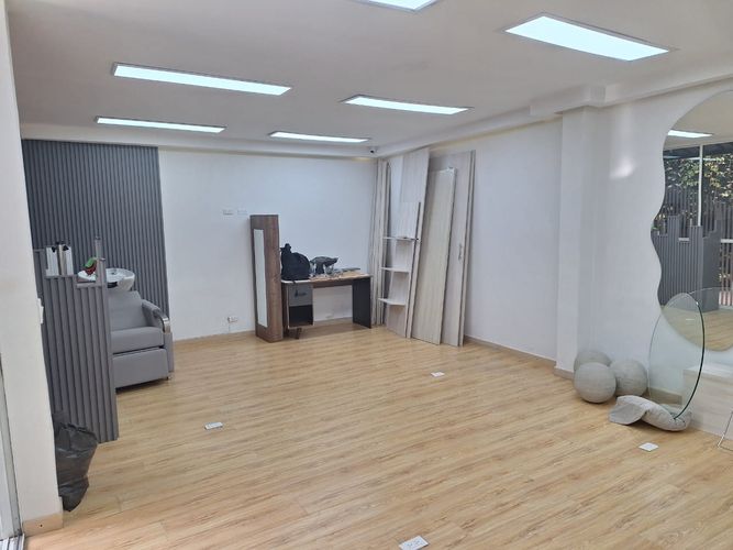 Local en arriendo en El Poblado, Medellín, 30 m² · foto 2 de 5
