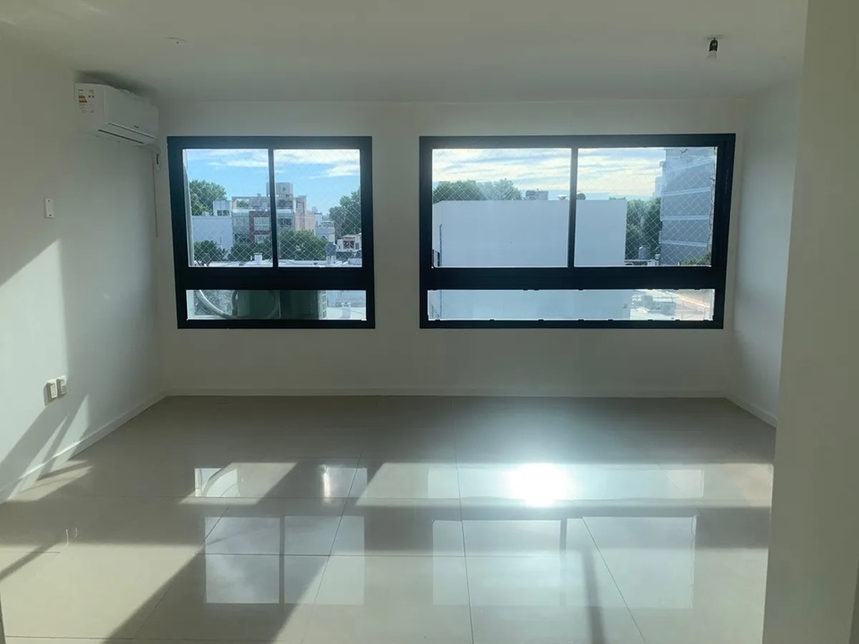 ALQUILER EN POCITOS, MONO AMBIENTE EN PISO 4 AL CONTRA FRENTE, CON PORTERIA · Foto 1