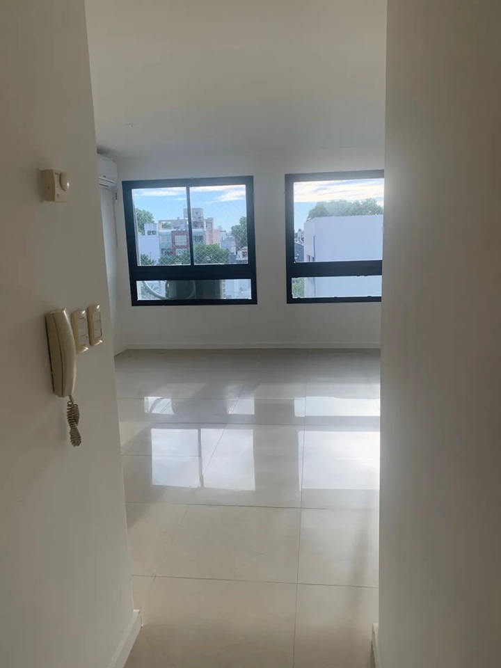 ALQUILER EN POCITOS, MONO AMBIENTE EN PISO 4 AL CONTRA FRENTE, CON PORTERIA · Foto 4