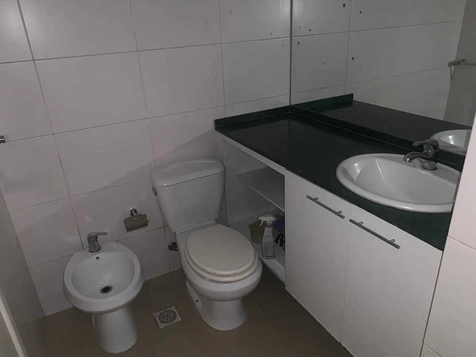 ALQUILER EN POCITOS, MONO AMBIENTE EN PISO 4 AL CONTRA FRENTE, CON PORTERIA · Foto 5