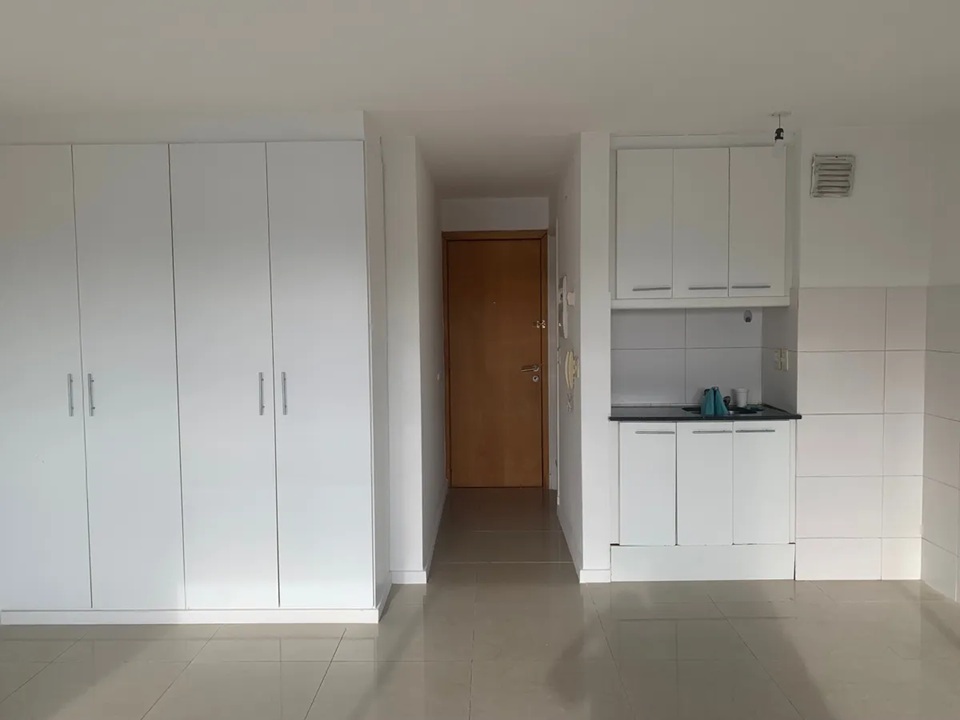 ALQUILER EN POCITOS, MONO AMBIENTE EN PISO 4 AL CONTRA FRENTE, CON PORTERIA · Foto 7
