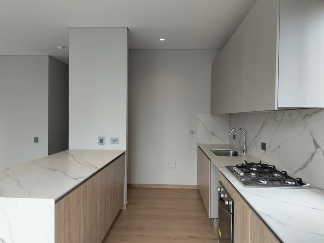 Apartamento de 3 alcobas en arriendo en El Poblado, Medellín, 174 m² · foto 2 de 18