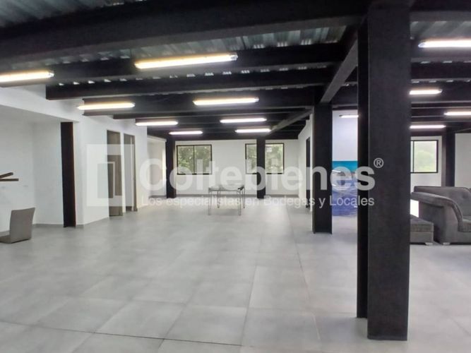 Local en arriendo en Tenche, Medellín, 205 m² · foto 2 de 11