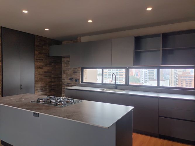 Apartamento de 2 alcobas en venta en El Poblado, Medellín, 132 m² · foto 3 de 17