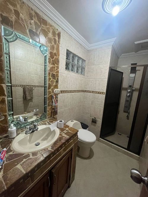 Casa de 4 alcobas en venta en Florida Nueva, Medellín, 252 m² · foto 19 de 24