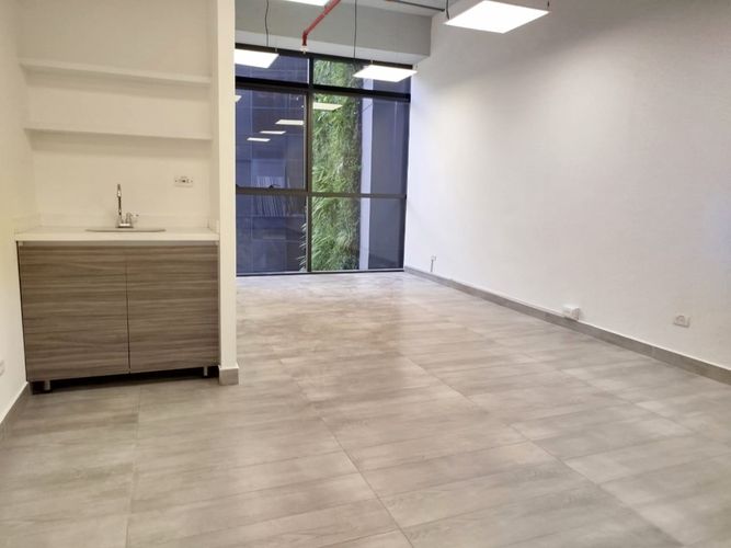 Oficina en arriendo en El Poblado, Medellín, 36 m² · foto 4 de 13
