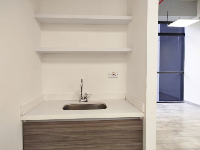 Oficina en arriendo en El Poblado, Medellín, 36 m² · foto 7 de 13
