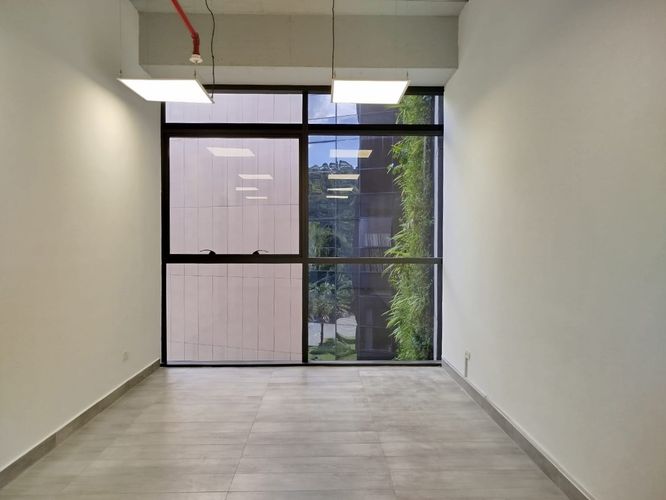 Oficina en arriendo en El Poblado, Medellín, 36 m² · foto 8 de 13