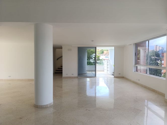 Apartamento de 3 alcobas en venta en El Tesoro, Medellín, 300 m² · foto 3 de 19