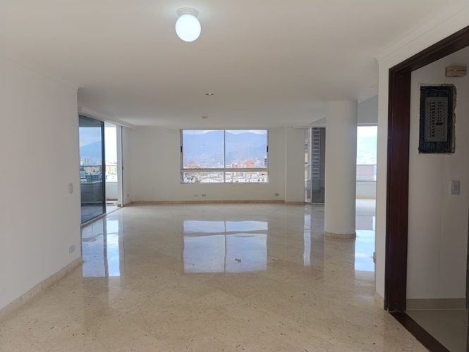 Apartamento de 3 alcobas en venta en El Tesoro, Medellín, 300 m² · foto 5 de 19