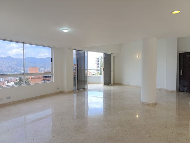 Apartamento de 3 alcobas en venta en El Tesoro, Medellín, 300 m² · foto 6 de 19
