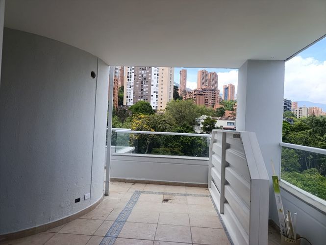 Apartamento de 3 alcobas en venta en El Tesoro, Medellín, 300 m² · foto 18 de 19