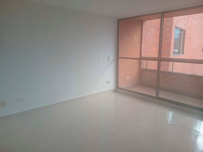 Apartamento de 3 alcobas en arriendo en Vegas De La Doctora, Sabaneta, 96 m² · foto 2 de 15