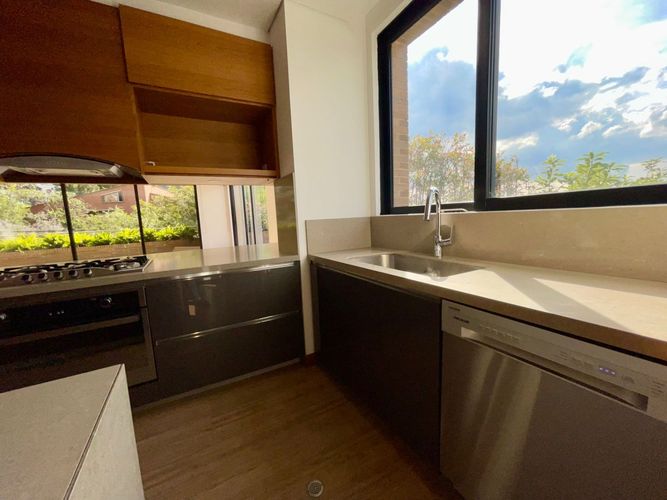 Apartamento de 3 alcobas en venta en Santa Barbara Alta, Bogotá, 319 m² · foto 6 de 24