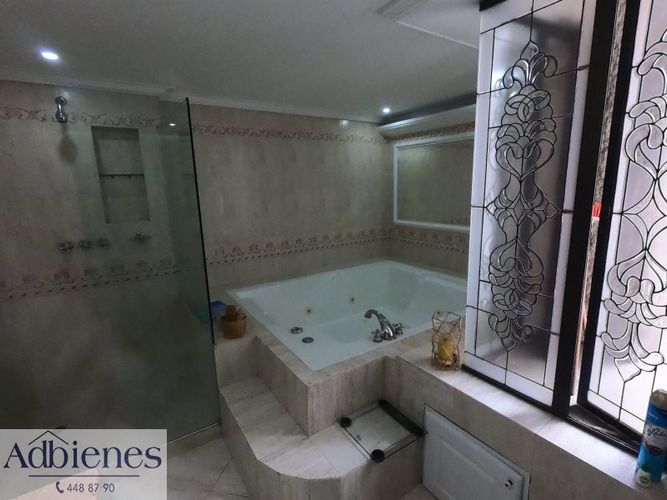 Apartamento de 4 alcobas en venta en Laureles, Medellín, 240 m² · foto 16 de 23